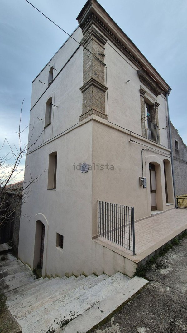 casa indipendente in vendita a Montorio nei Frentani