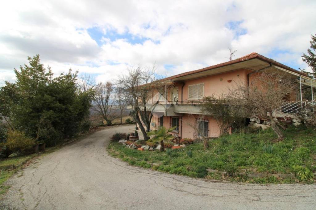 casa indipendente in vendita ad Oratino