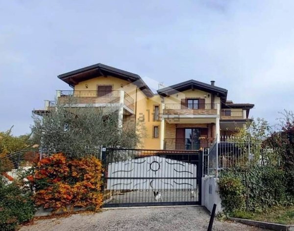 casa indipendente in vendita ad Oratino