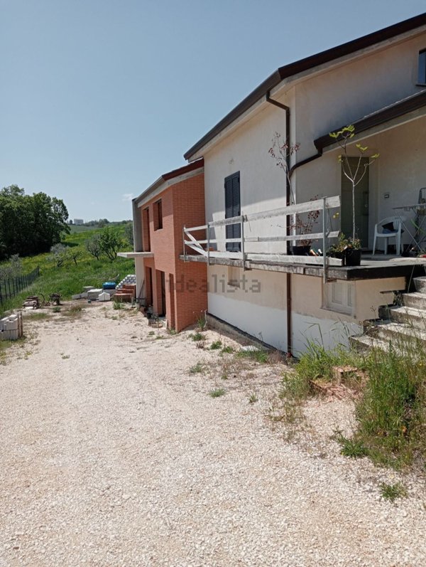 casa indipendente in vendita ad Oratino