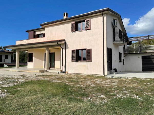 casa indipendente in vendita ad Oratino