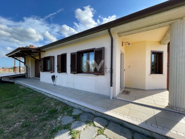 casa indipendente in vendita ad Oratino