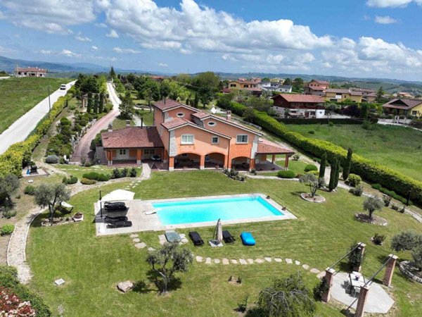 casa indipendente in vendita ad Oratino