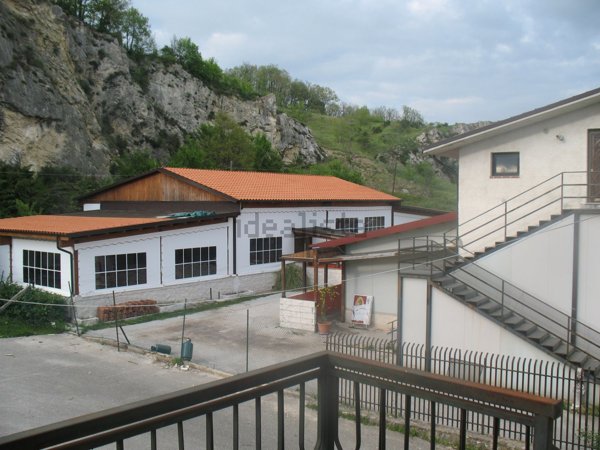 locale commerciale in vendita ad Oratino