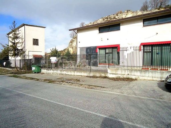 negozio in vendita ad Oratino