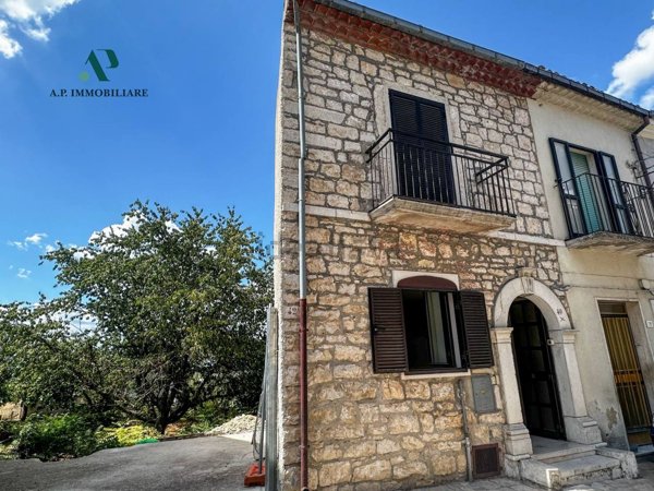 casa indipendente in vendita ad Oratino