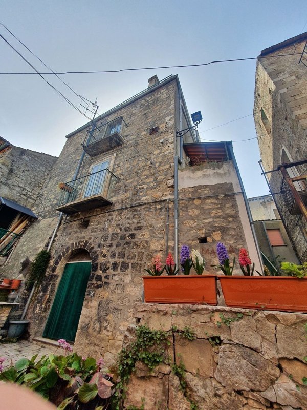 esavano in vendita a Palata