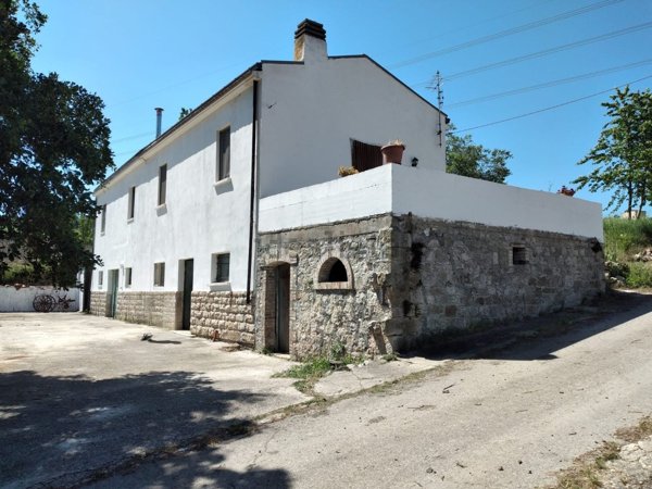 casa indipendente in vendita a Palata