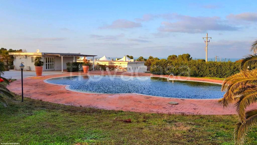 negozio in vendita a Petacciato