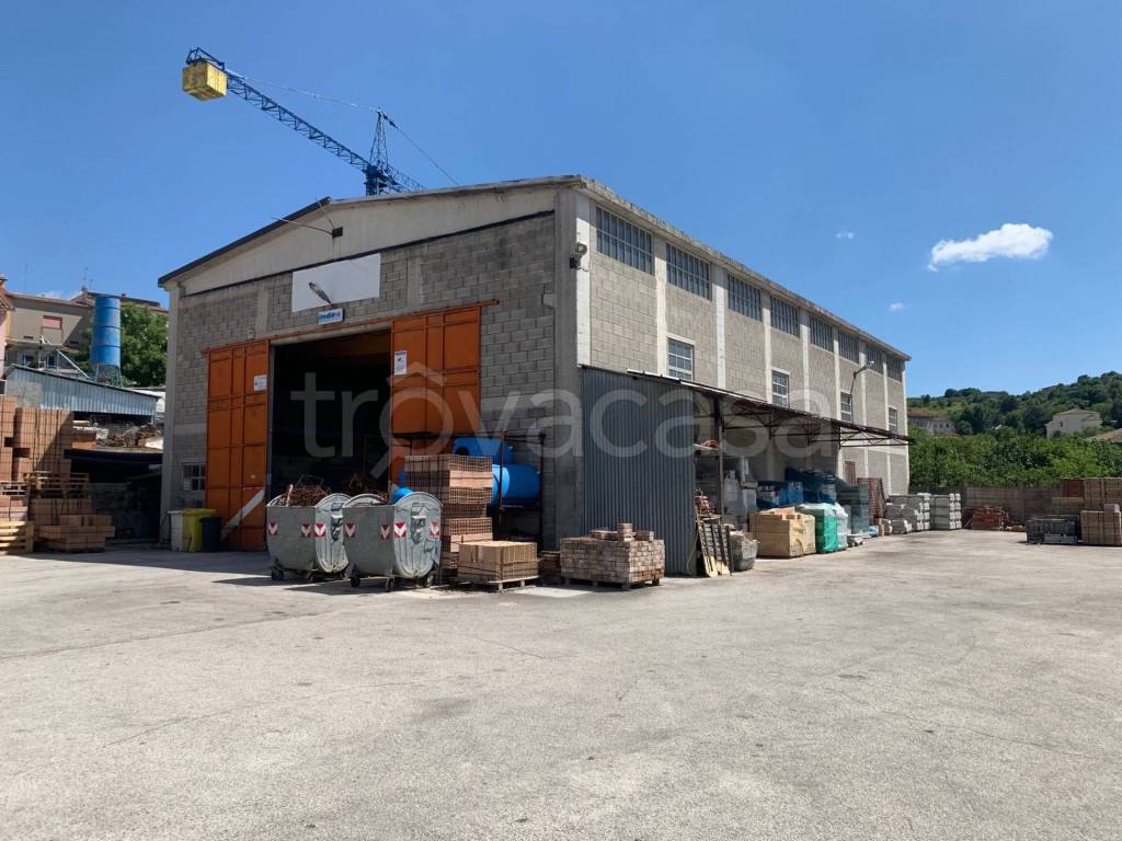 locale commerciale in vendita a Riccia