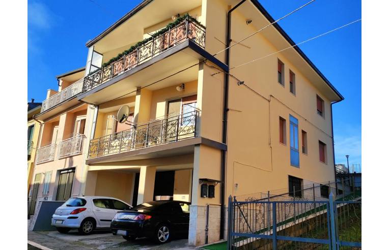 casa indipendente in vendita a Riccia in zona Colle della Macchia