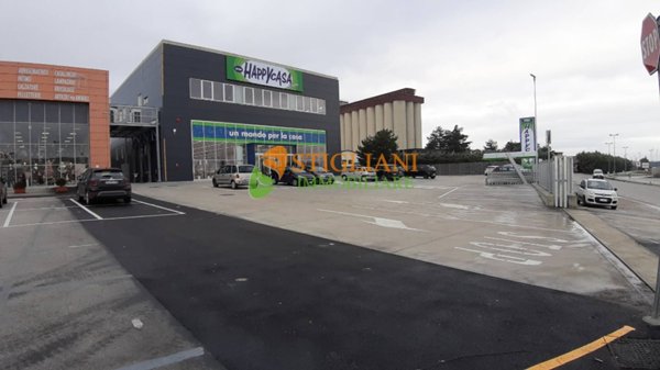 locale commerciale in vendita a Ripalimosani