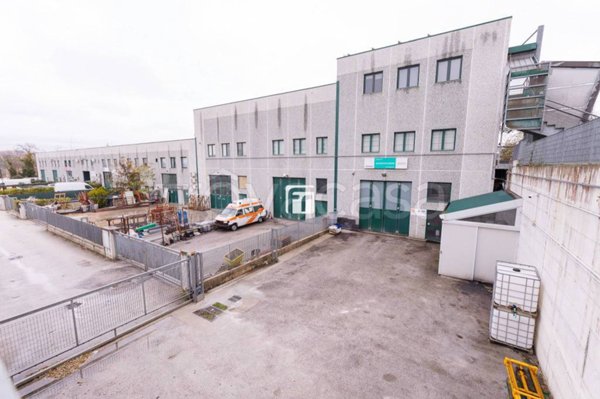 locale commerciale in vendita a Ripalimosani