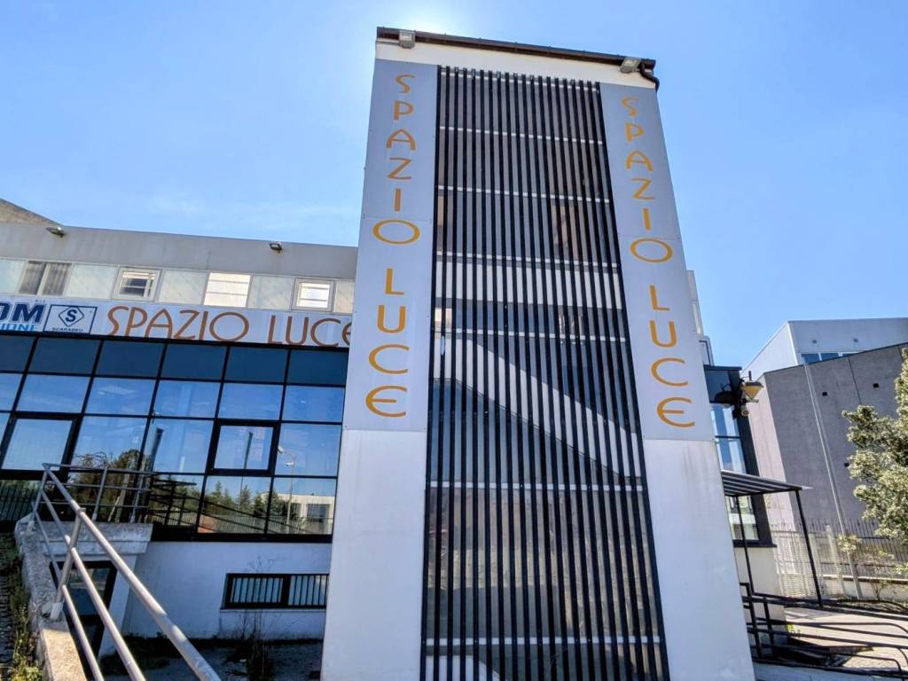 locale commerciale in vendita a Ripalimosani