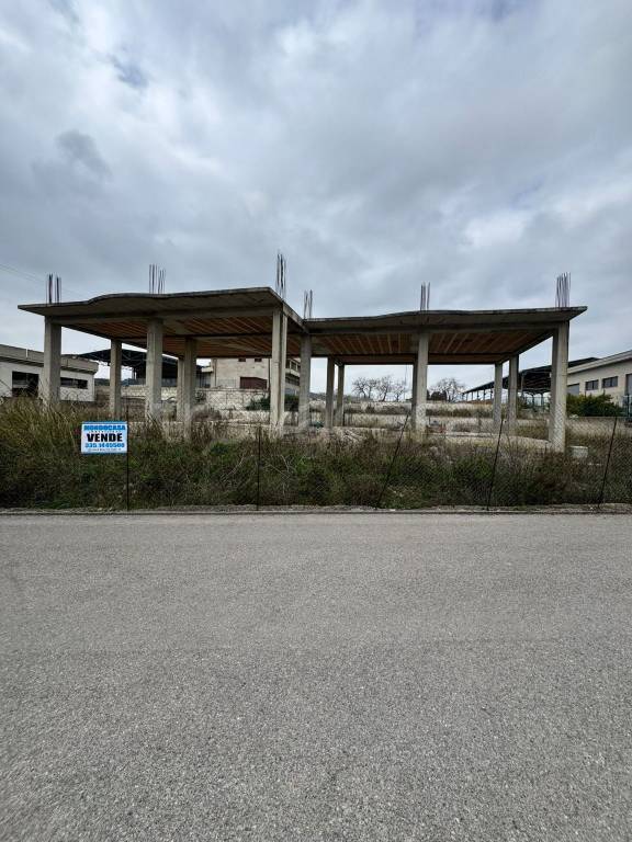 locale commerciale in vendita a San Giacomo degli Schiavoni
