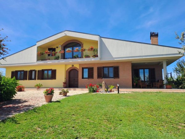 casa indipendente in vendita a San Martino in Pensilis