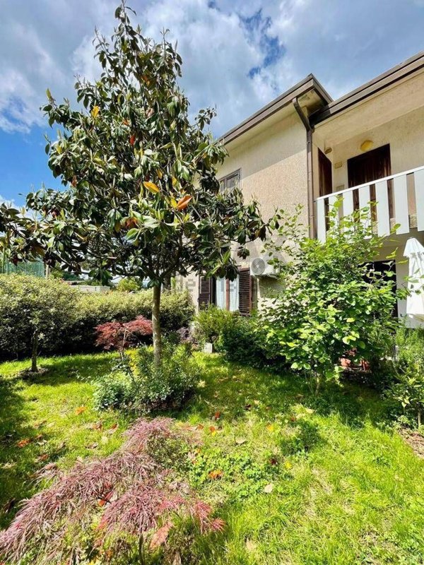 esavano in vendita a San Massimo