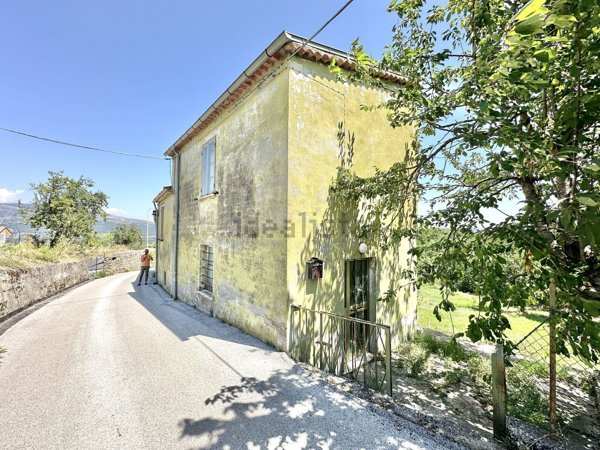casa indipendente in vendita a San Massimo