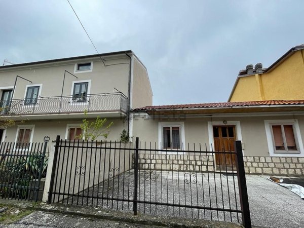 casa indipendente in vendita a Sant'Angelo Limosano