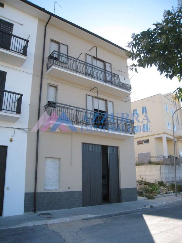 casa indipendente in vendita a Tavenna