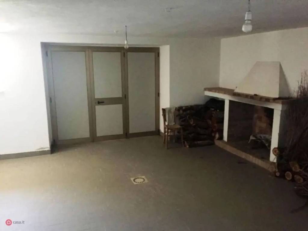 casa indipendente in vendita a Tavenna
