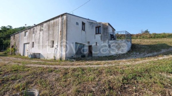 casa indipendente in vendita a Tavenna