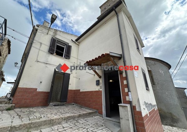 casa indipendente in vendita a Tavenna