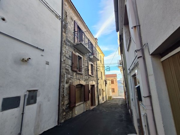 casa indipendente in vendita a Tavenna