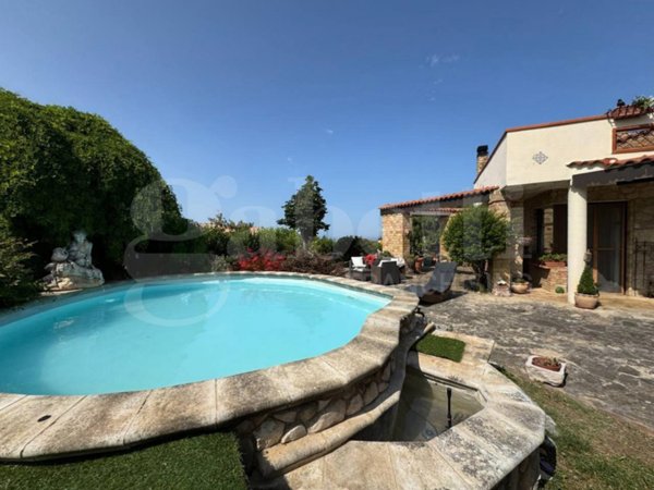 casa indipendente in vendita a Termoli