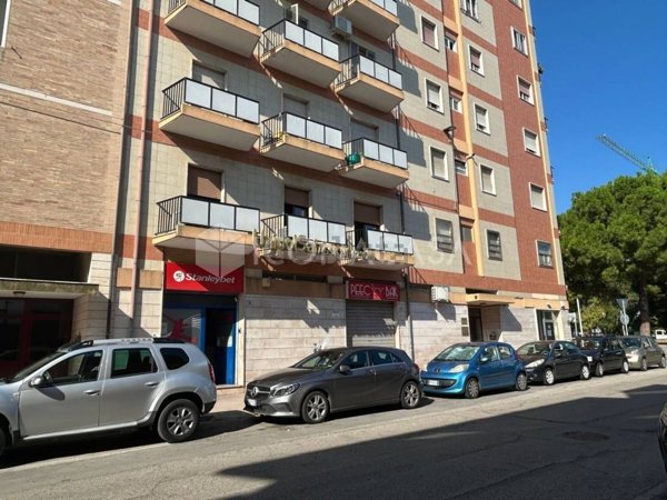 locale commerciale in vendita a Termoli