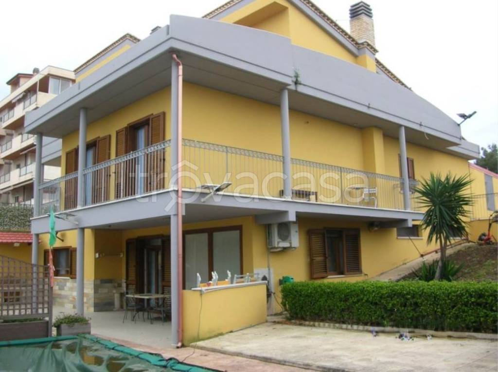 casa indipendente in vendita a Termoli