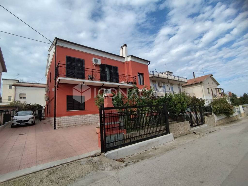 casa indipendente in vendita a Termoli