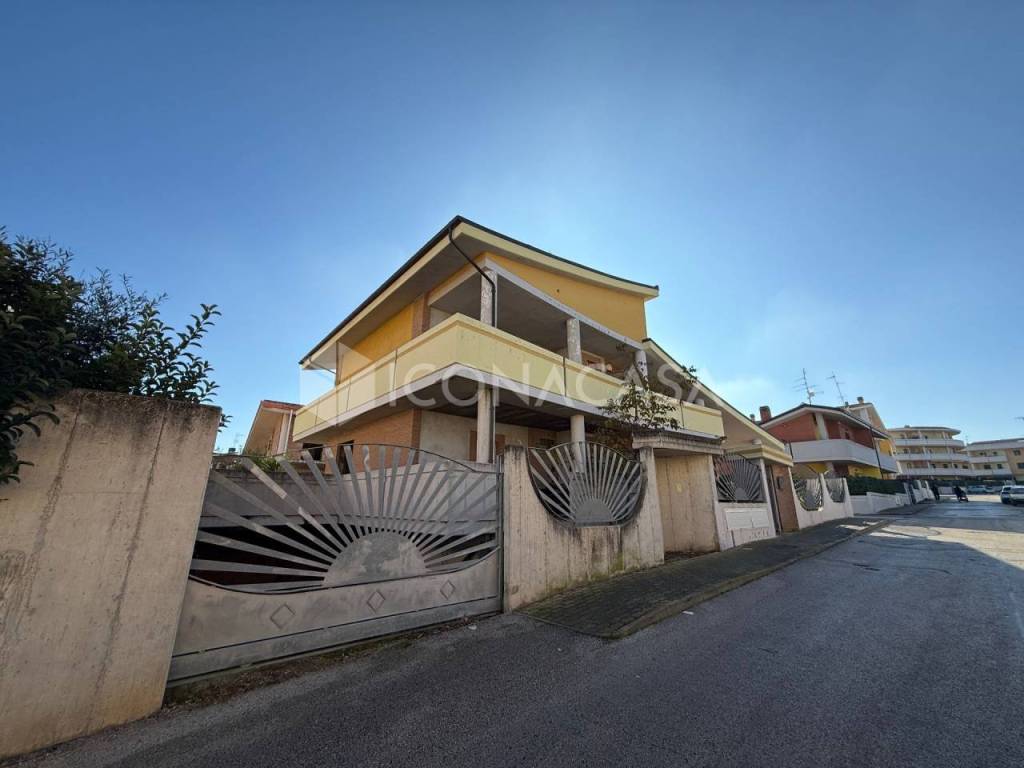 casa indipendente in vendita a Termoli