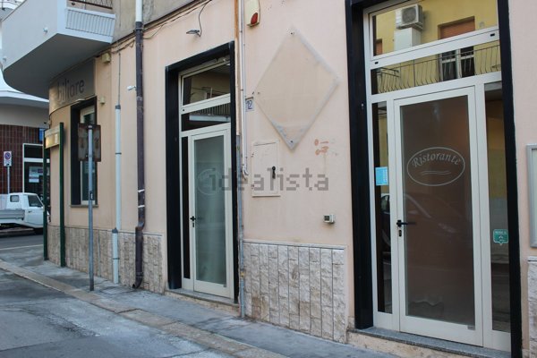 locale commerciale in vendita a Termoli