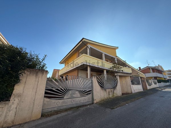 casa indipendente in vendita a Termoli