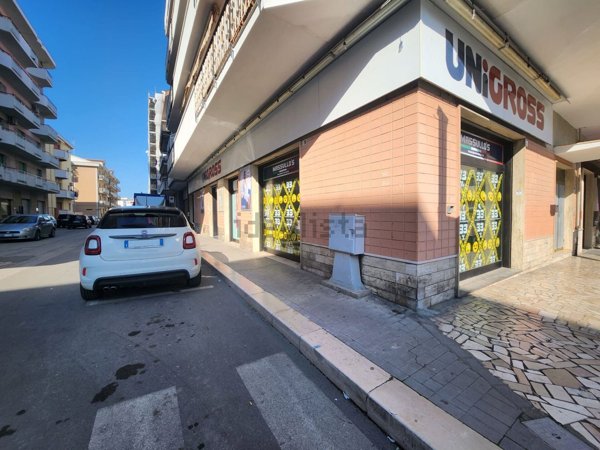 locale commerciale in vendita a Termoli