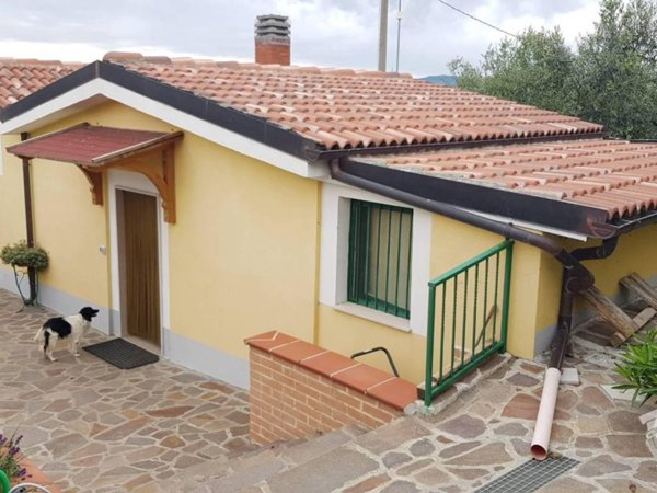 casa indipendente in vendita a Toro