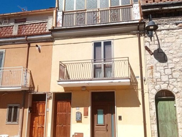 casa indipendente in vendita a Toro
