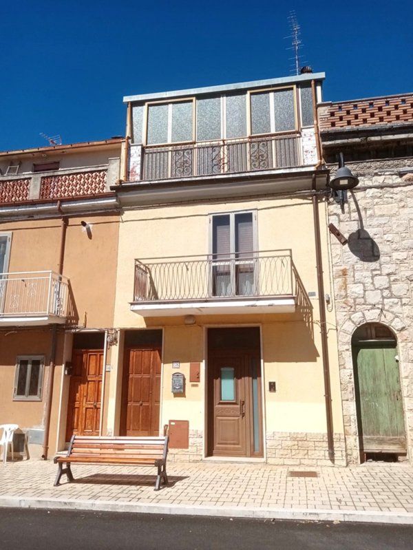 casa indipendente in vendita a Toro