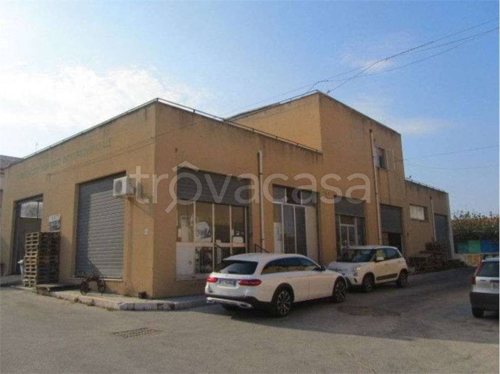 locale commerciale in vendita ad Ururi