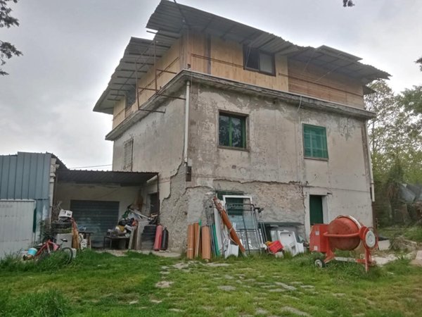 casa indipendente in vendita a Vinchiaturo