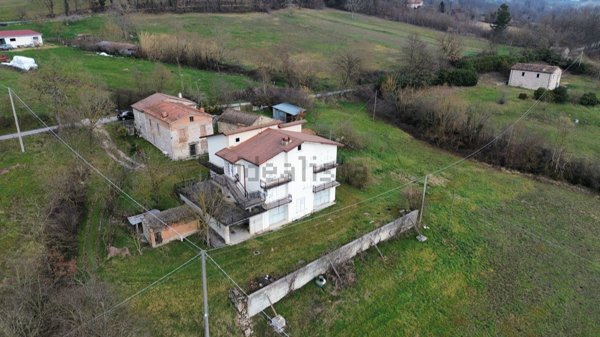 casa indipendente in vendita a Vinchiaturo