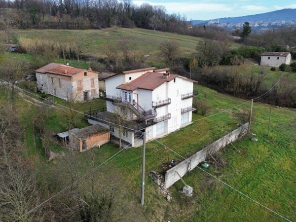 casa indipendente in vendita a Vinchiaturo