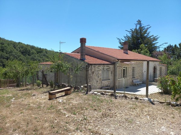 casa semindipendente in vendita a Vinchiaturo