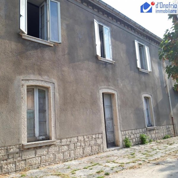 casa indipendente in vendita a Vinchiaturo