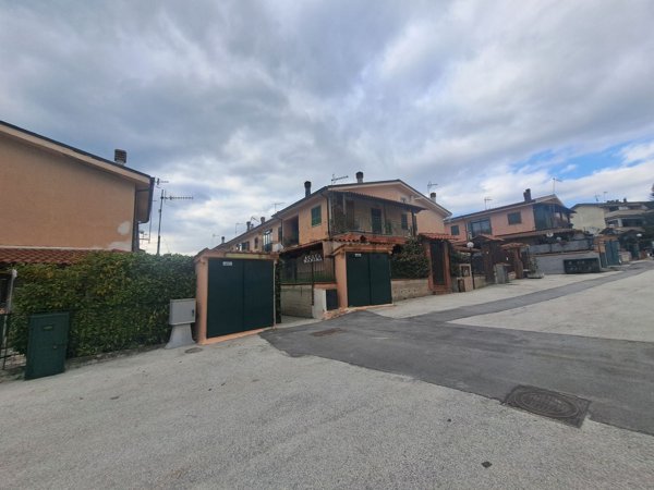 casa indipendente in vendita a Vinchiaturo