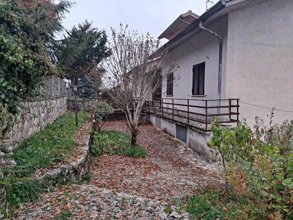 casa indipendente in vendita a Vinchiaturo
