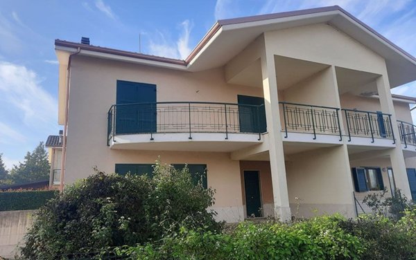 casa indipendente in vendita a Vinchiaturo