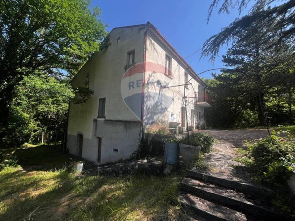 casa indipendente in vendita a Vinchiaturo