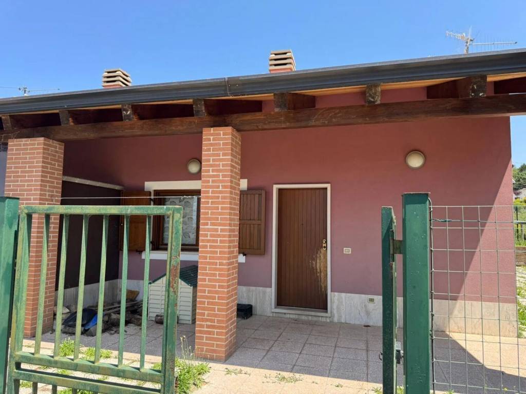 casa indipendente in vendita a Vinchiaturo
